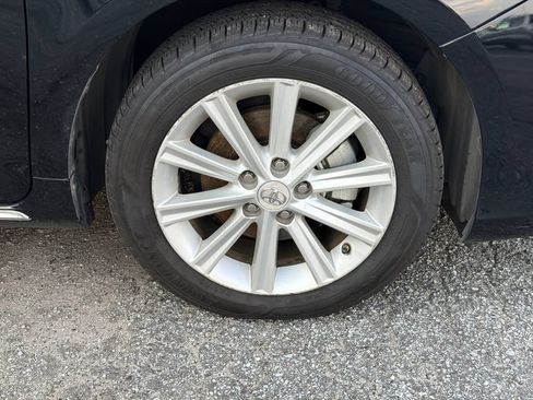 Used 2012 Toyota Camry XLE w/ Leather Pkg FWD image 13