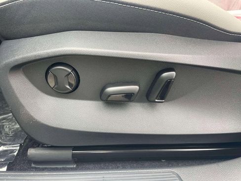 New 2026 Volkswagen Taos SE image 17