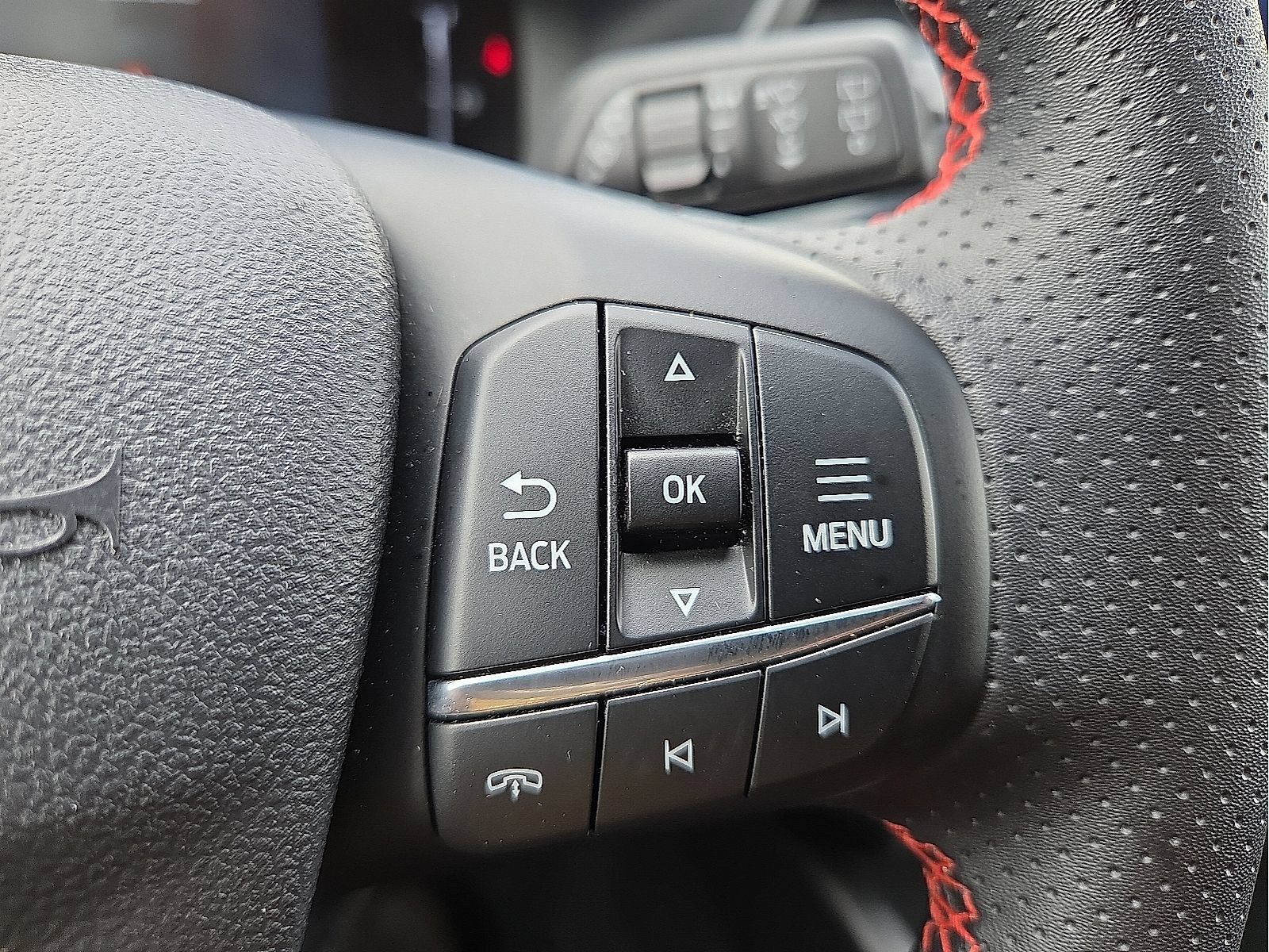 Used 2025 Ford Escape ST-Line FWD image 17
