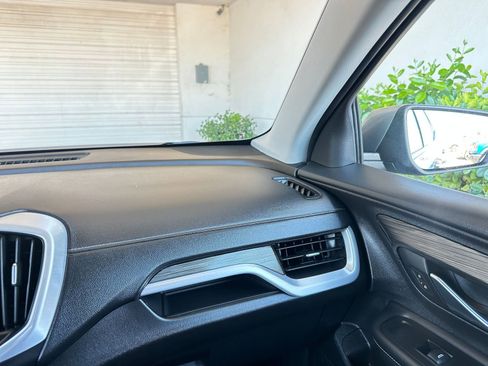 Used 2024 GMC Terrain SLT image 35