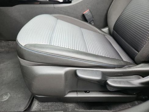 Certified 2025 Chevrolet Trax LT w/ LT Convenience Package FWD image 19