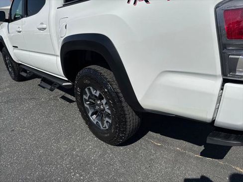 Certified 2023 Toyota Tacoma TRD Off-Road w/ Technology Package RWD image 9