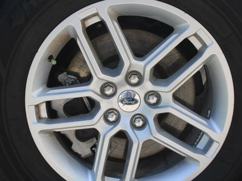 Used 2025 Ford Explorer Active w/ Active Comfort Package RWD image 18