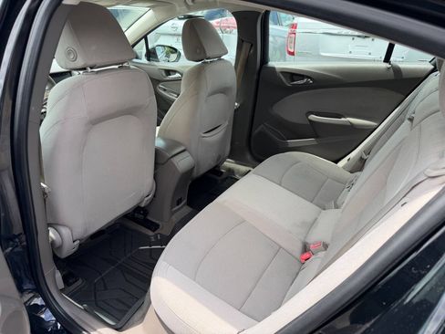 Used 2018 Chevrolet Cruze LT FWD image 9