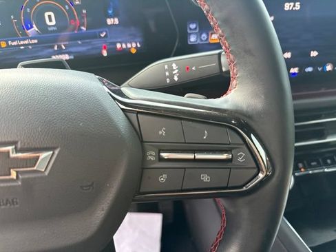 Used 2024 Chevrolet Traverse RS FWD image 17