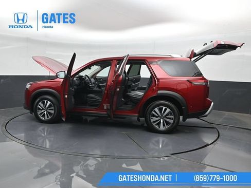 Used 2023 Nissan Pathfinder SL AWD/4WD image 57