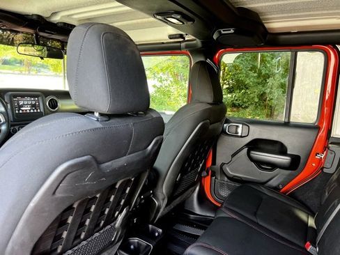 Used 2018 Jeep Wrangler Unlimited Rubicon w/ Safety Group image 19