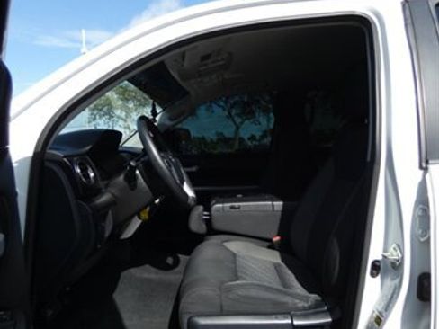 Used 2017 Toyota Tundra SR5 image 40