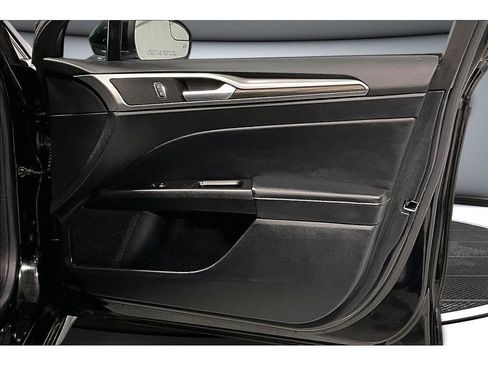 Used 2018 Ford Fusion SE w/ Fusion SE Technology Package image 24