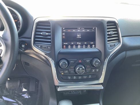 Used 2018 Jeep Grand Cherokee Laredo image 15