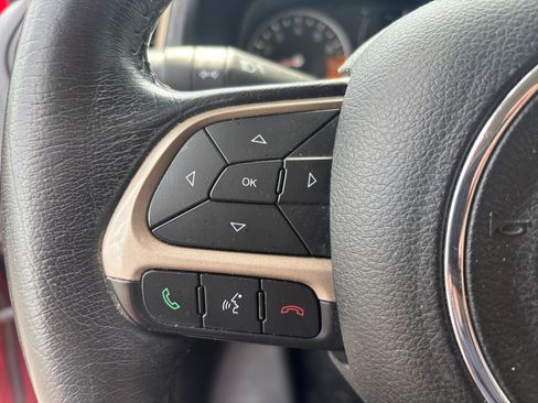 Used 2015 Jeep Renegade Latitude FWD image 18