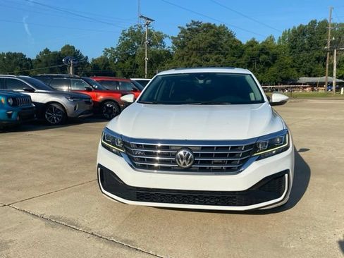Used 2020 Volkswagen Passat 2.0T R-Line FWD image 3
