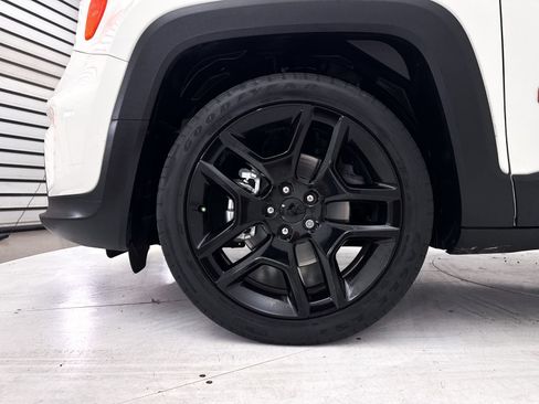 Used 2020 Jeep Renegade Latitude FWD image 13
