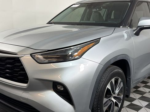 Used 2023 Toyota Highlander XLE AWD/4WD image 23