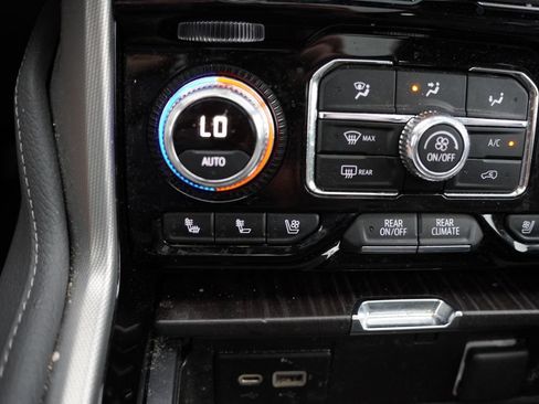 Used 2021 GMC Yukon Denali AWD/4WD image 8