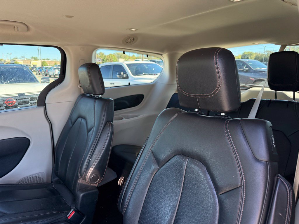 Used 2017 Chrysler Pacifica Touring-L Plus w/ Advanced Safetytec Group FWD image 25