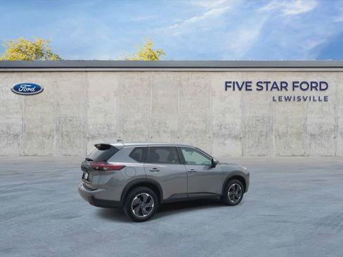 Used 2024 Nissan Rogue SV AWD/4WD image 8