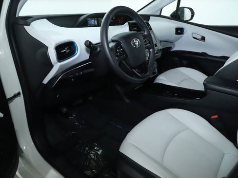 Used 2019 Toyota Prius XLE image 17