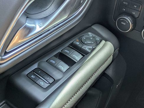 Used 2023 Chevrolet Tahoe Premier AWD/4WD image 25