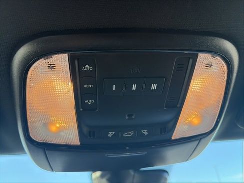 Used 2025 Dodge Durango GT image 25