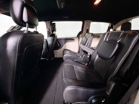Used 2018 Dodge Grand Caravan SXT image 28