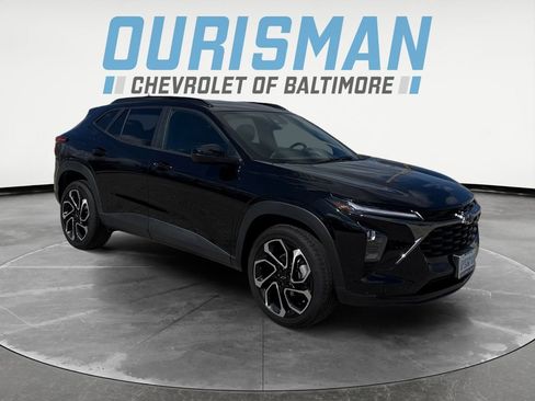 Used 2025 Chevrolet Trax RS w/ Sunroof Package FWD image 1