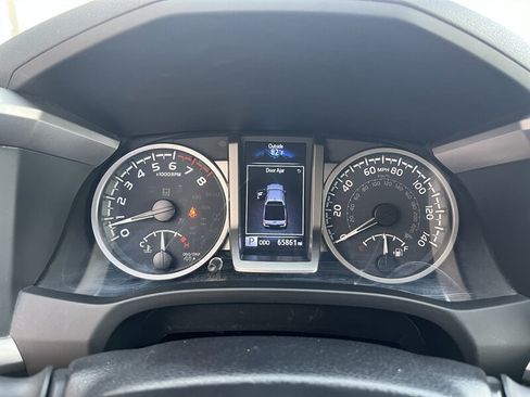 Used 2022 Toyota Tacoma SR5 AWD/4WD image 16