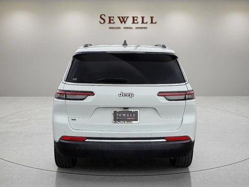 Used 2021 Jeep Grand Cherokee L Limited RWD image 4