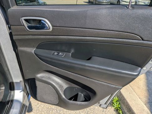 Used 2018 Jeep Grand Cherokee Altitude AWD/4WD image 33
