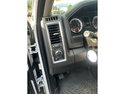 Used 2022 RAM 1500 Classic SLT RWD image 15