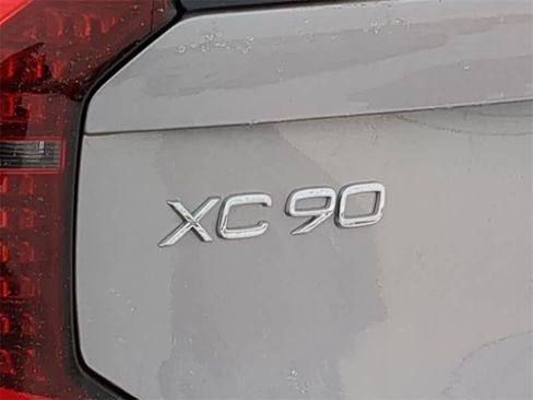 New 2026 Volvo XC90 B5 Plus w/ Protection Package Premier image 12