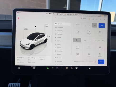 Used 2022 Tesla Model Y Performance image 18