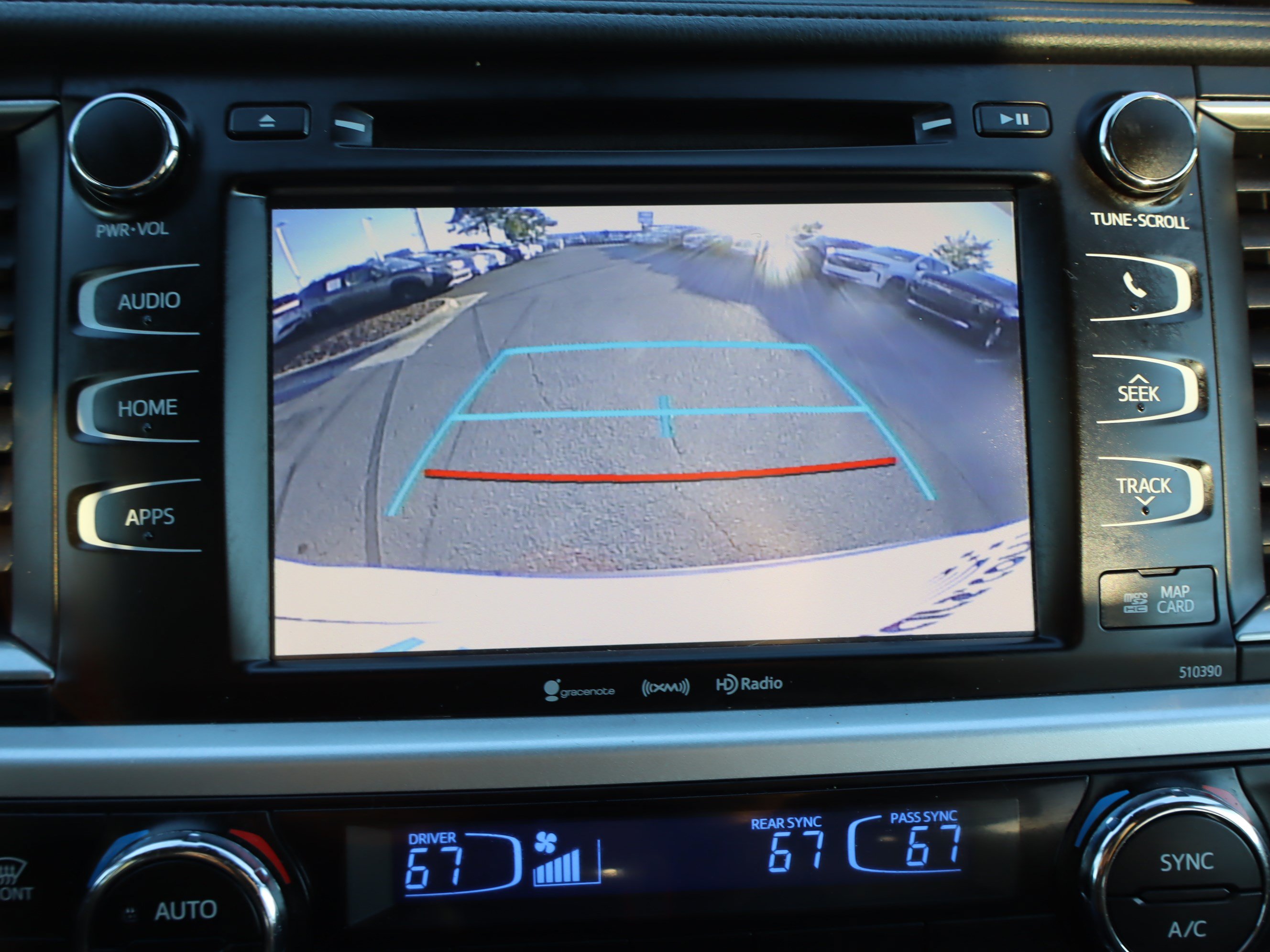 Used 2019 Toyota Highlander XLE AWD/4WD image 29