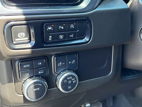 Certified 2025 GMC Yukon XL Denali AWD/4WD image 33
