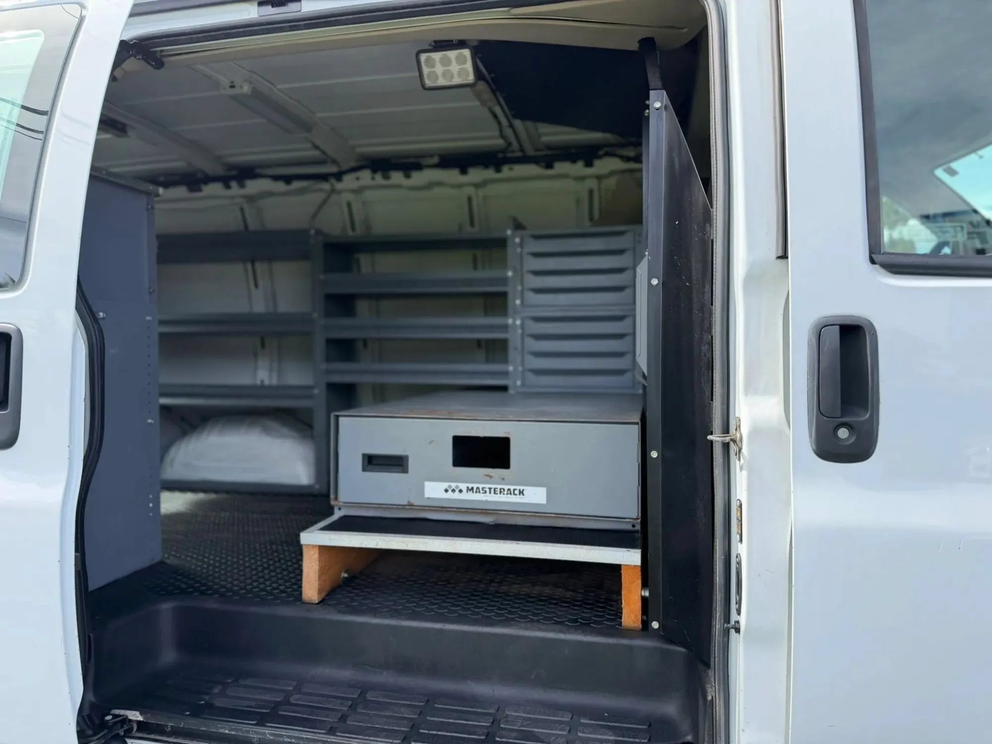 Used 2017 Chevrolet Express 2500 RWD image 34