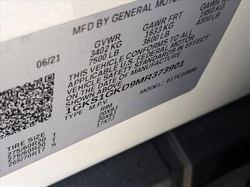 Used 2021 GMC Yukon XL SLT w/ SLT Premium Package image 24