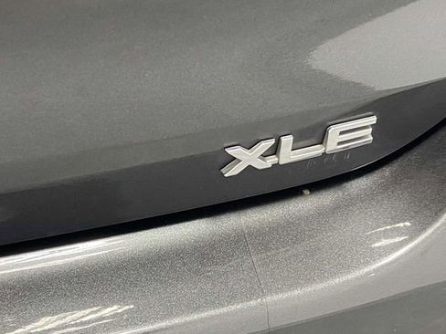 Used 2022 Toyota Highlander XLE image 10