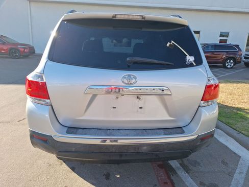 Used 2011 Toyota Highlander 2WD image 5