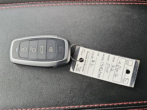 Used 2022 Jeep Cherokee Trailhawk w/ Comfort/Convenience Group image 32