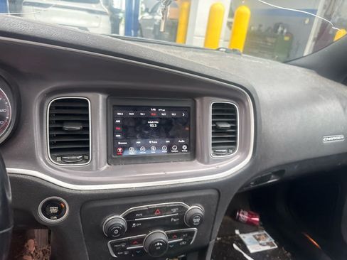 Used 2019 Dodge Charger SXT RWD image 6