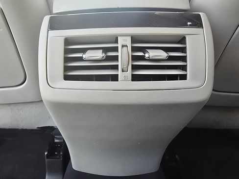 Used 2012 Toyota Venza LE image 24