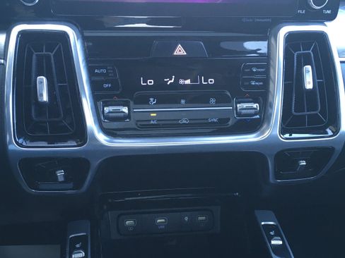 Used 2022 Kia Sorento SX AWD/4WD image 15