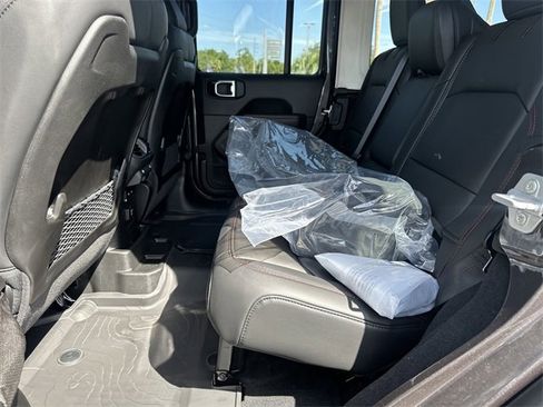 New 2025 Jeep Wrangler Unlimited Rubicon w/ Technology Group image 15