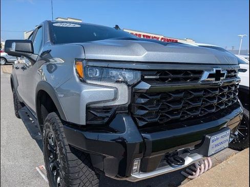 Used 2024 Chevrolet Silverado 1500 ZR2 w/ Technology Package image 22