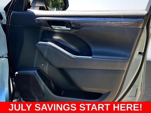 Used 2022 Toyota Highlander Platinum AWD/4WD image 35