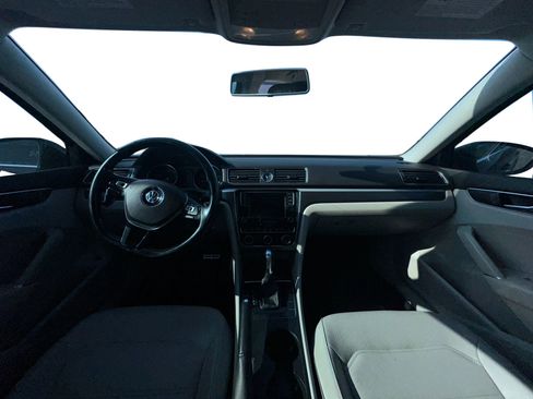 Used 2017 Volkswagen Passat 1.8T R-Line image 11