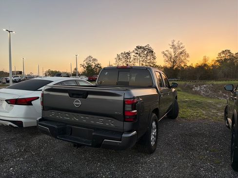 Used 2024 Nissan Frontier SV w/ SV Convenience Package image 5