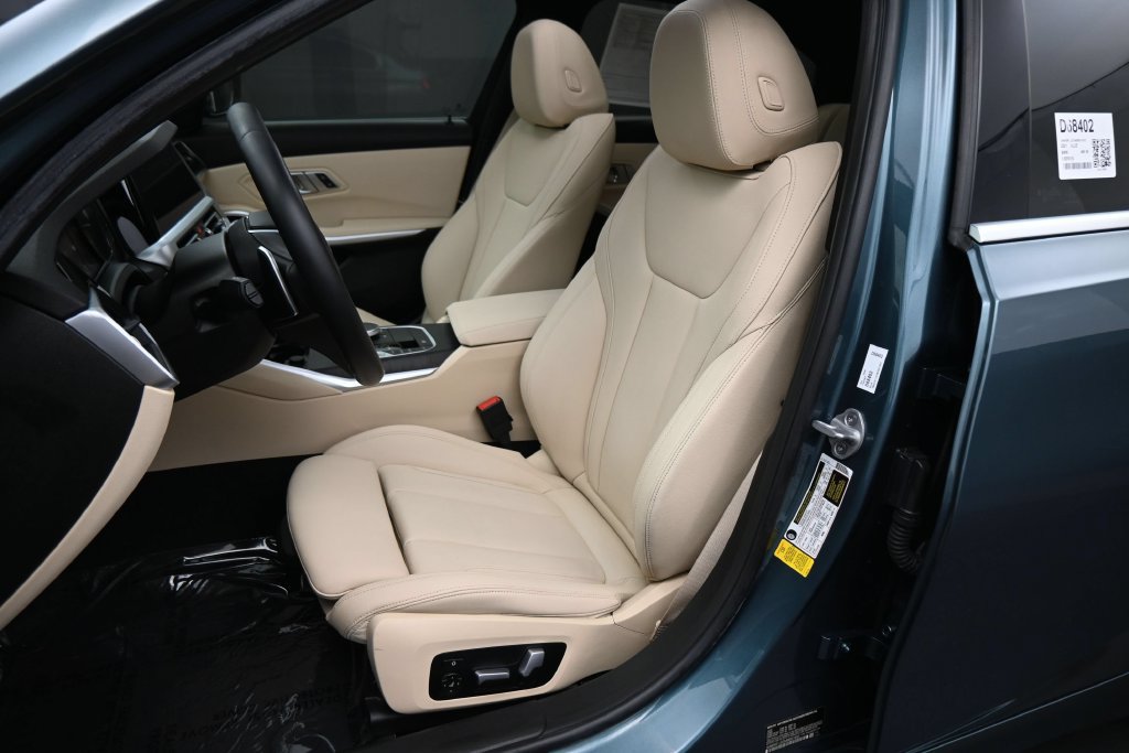 Used 2021 BMW 330i Sedan w/ Convenience Package RWD image 17