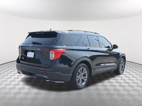 Used 2021 Ford Explorer XLT w/ Equipment Group 202A RWD image 6