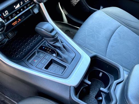 Used 2022 Toyota RAV4 XLE w/ Convenience Package image 17